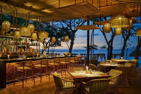 Overlooking Virador Bay, this coastal culinary haven offers the fresh, vibrant flavors of the Eastern Mediterranean.